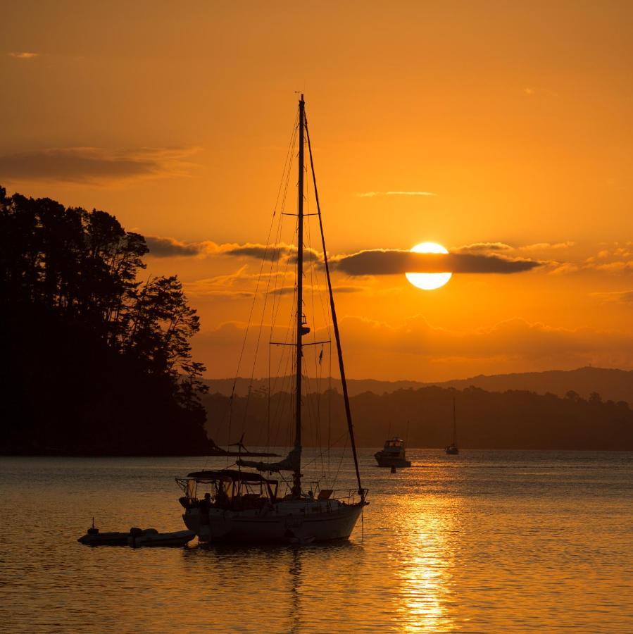 Parohe Island Retreat Hotell Auckland Exteriör bild